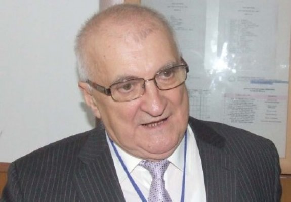 Rectorul Universităţii Tomis se vede cu foştii colegi de liceu